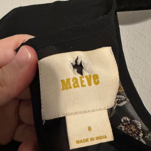 Maeve Black with Floral Embroidery Design Bell Sleeves Anfisa Tunic Dress SZ 8 - Picture 12 of 13